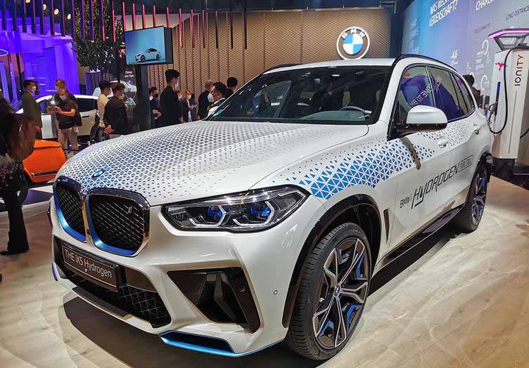 與豐田共同研發(fā)，寶馬首款氫燃料電池SUV iX5 Hydrogen亮相.jpg